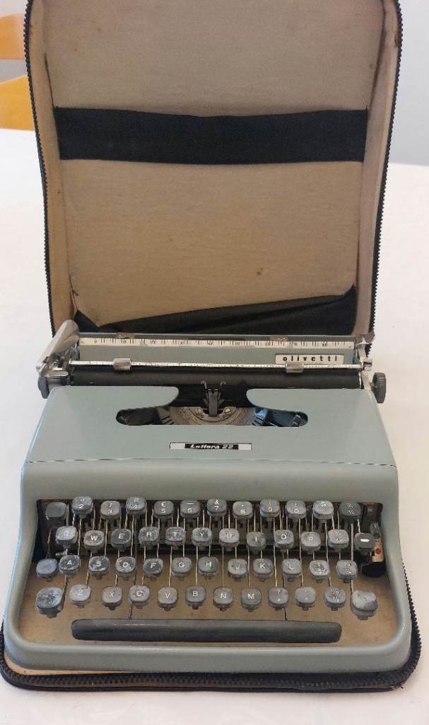 Olivetti Lettera 22 Portable Typewriter