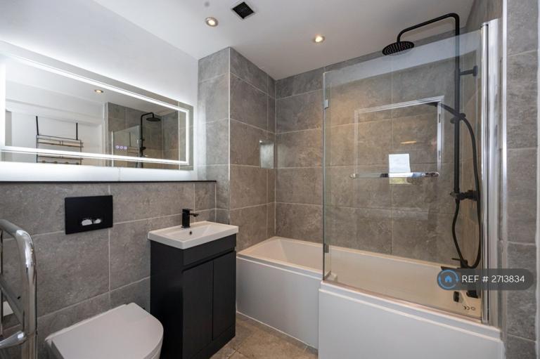 2 bedroom flat in Wilmslow Road, Manchester, M20 (2 bed) (#2713834)