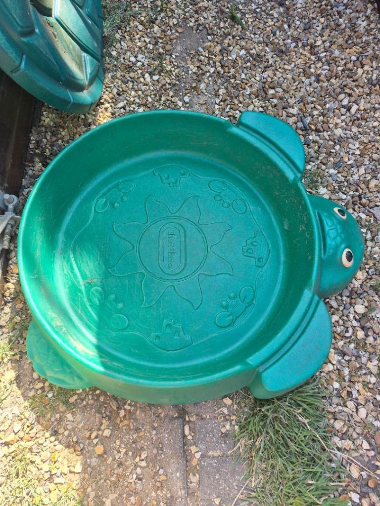 Kids sand pit