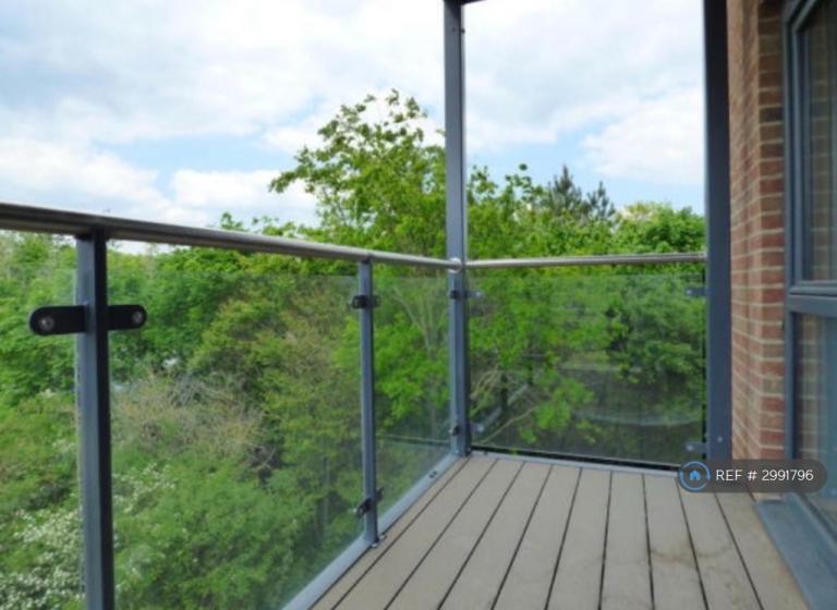 1 bedroom flat in Macro House, Oakgrove, Milton Keynes, MK10 (1 bed) (#2991796)