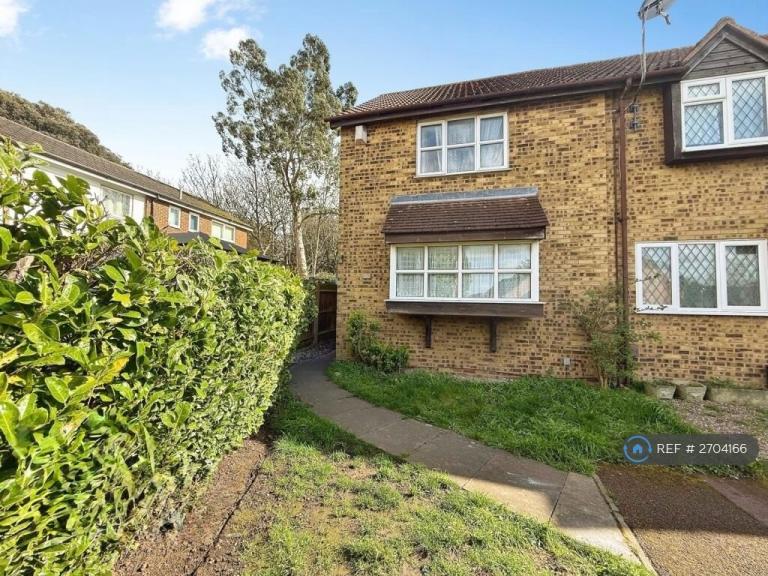 3 bedroom house in Knights Manor Way, Dartford, DA1 (3 bed) (#2704166)