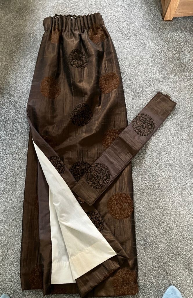 Pair curtains 
