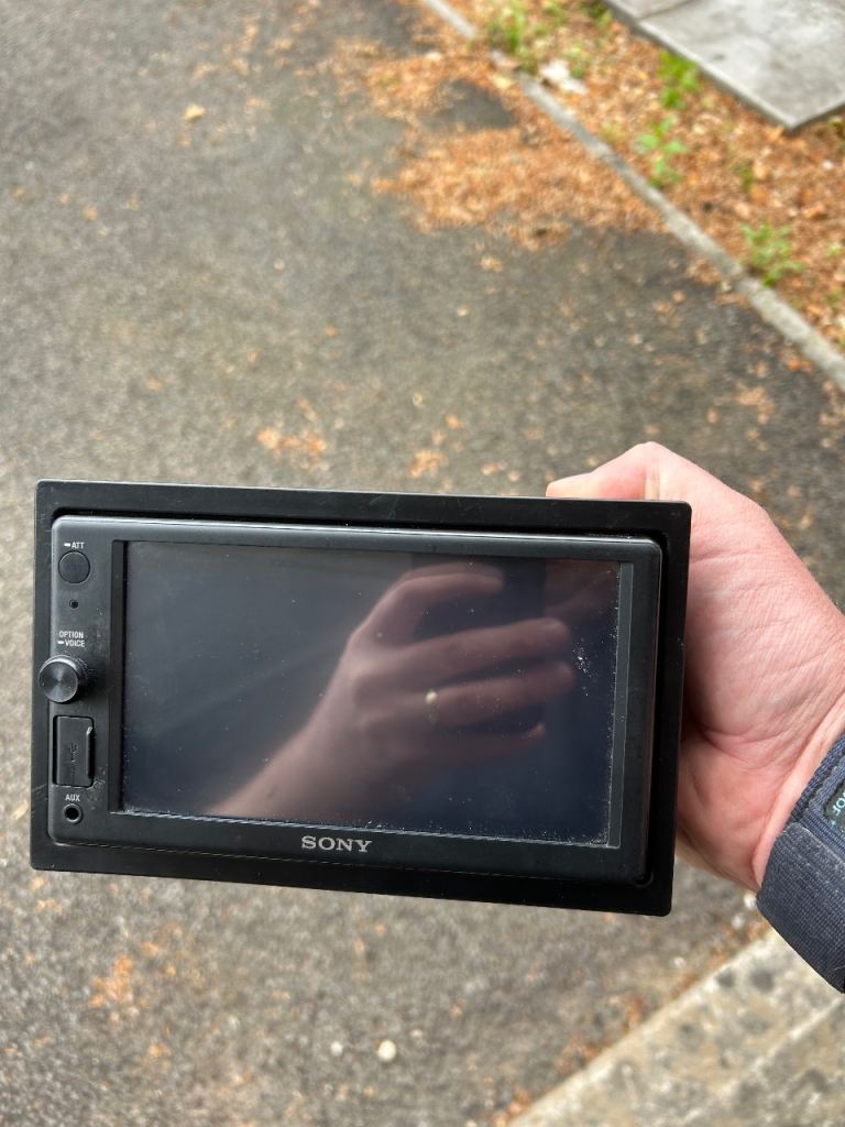 Sony car stereo with Apple carplay