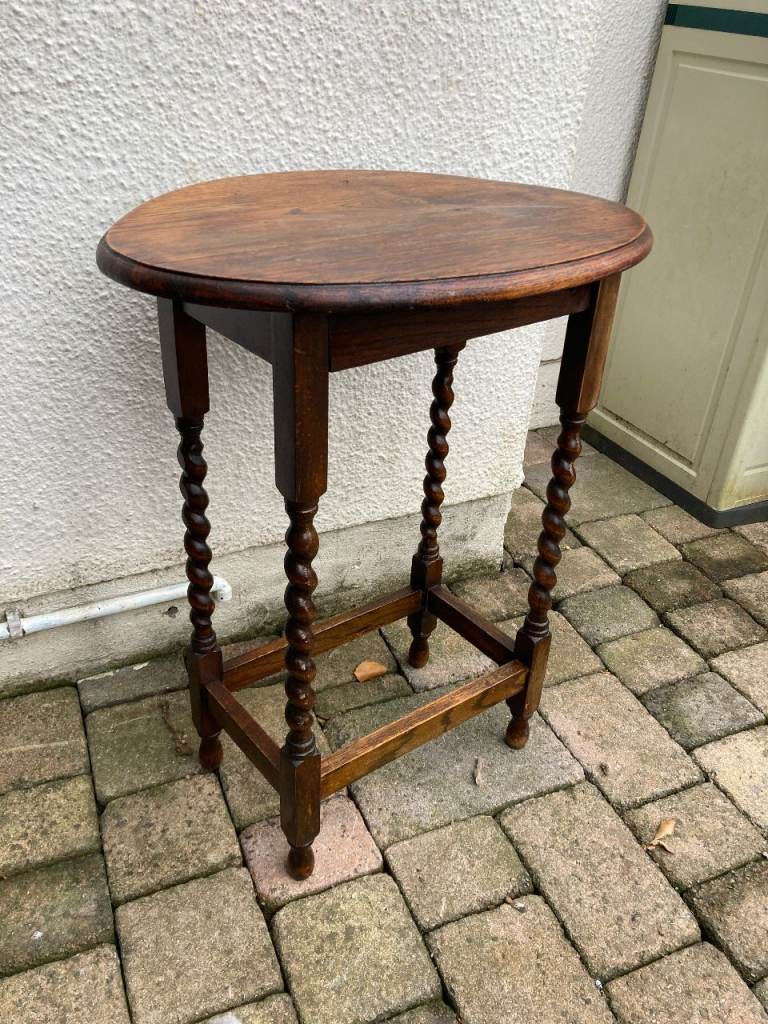 ANTIQUE SOLID OAK SIDE TABLE WITH BARLEY TWIST LEGS