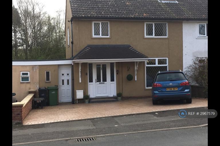 3 bedroom house in Gibbons Hill Road, Dudley, DY3 (3 bed) (#2967579)