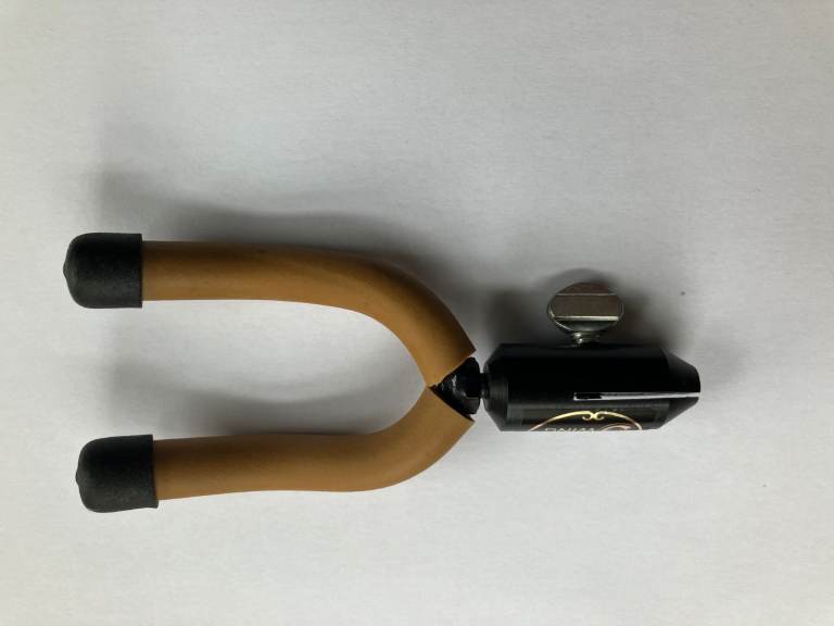 String Swing violin holder, to hang violin from music stand