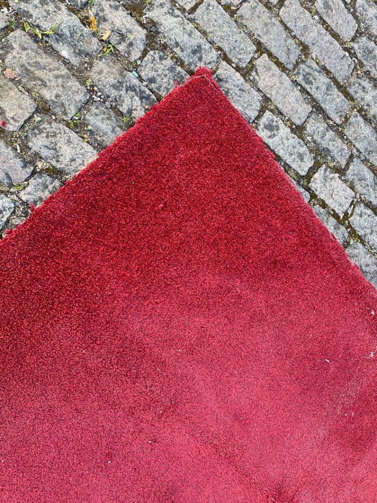 FREE CARPET 7 FT x 13 FT 6 IN