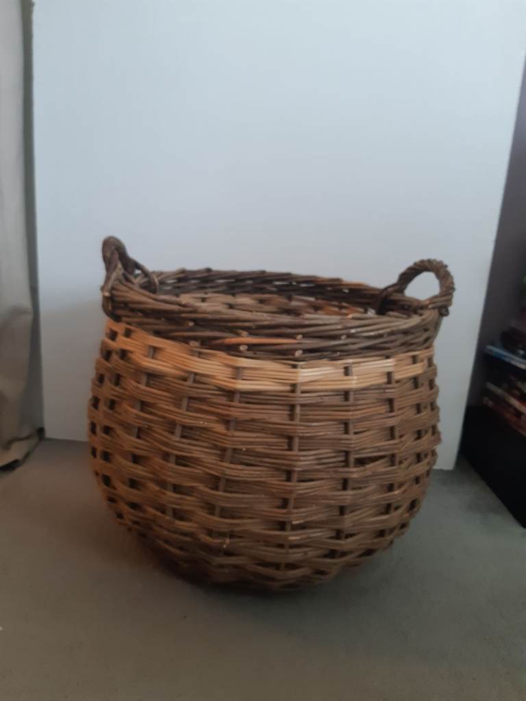Wicker log basket