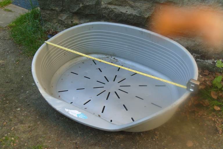 Large Plastic Dog bed, not needed any more, in good used condition