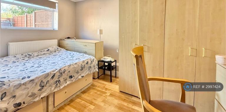 1 bedroom flat in Woghtman Rd, London, N8 (1 bed) (#2997424)