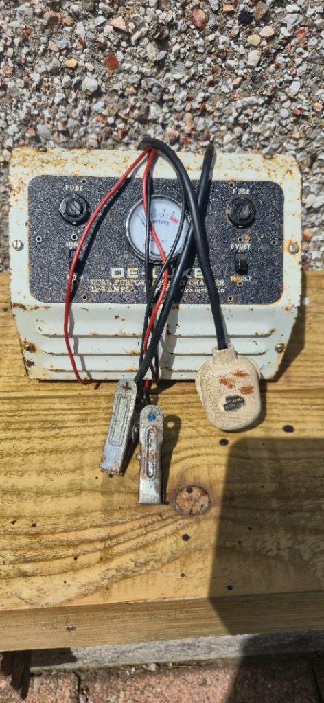 Vintage De Luxe Car Battery Charger - Dual Purpose, Fair Condition
