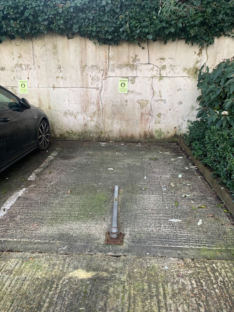Parking space 3 mins to Brighton railway station 