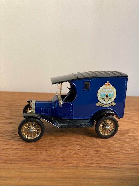 Corgi Classics C865/14 Ford Model T NAAFI Van