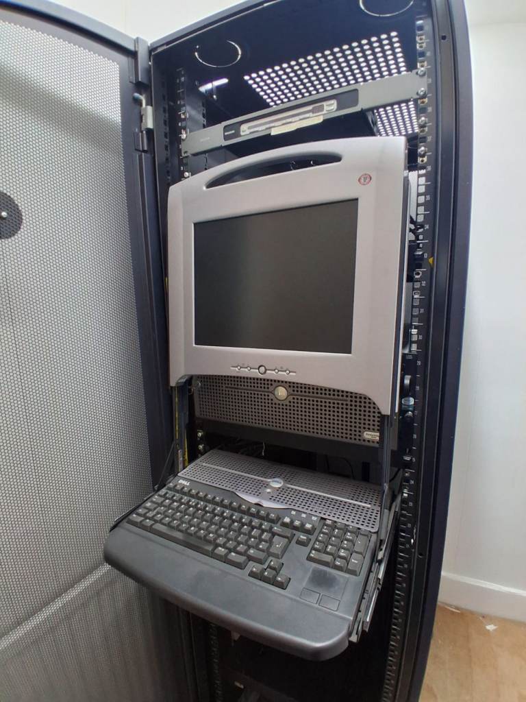 DELL SERVER MONITOR AND KEYBOARD
