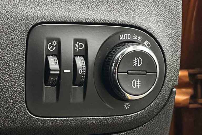 2019 Vauxhall Crossland X 1.2T ecoTec [110] Tech Line Nav 5dr [6 Spd] [S/S] HATCHBACK PETROL Manual