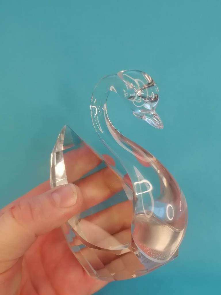 SHANNON Hand made Crystal, Vintage Art Glass Optical Crystal Prism Lake SWAN. 