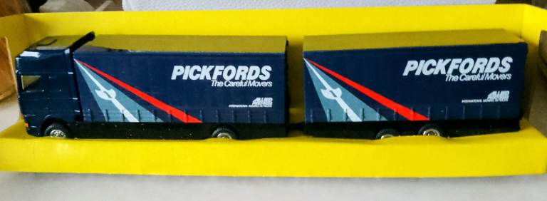 Corgi model # TY 87006 Pickford's 