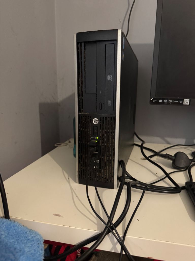 Desk top computer