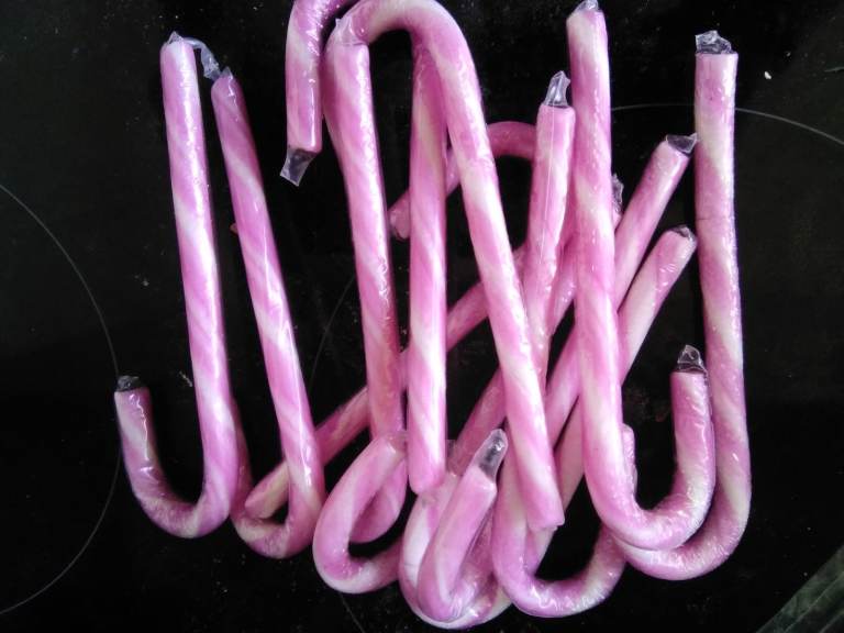 job lot 150 Strawberry candy canes - BBE March 2026 x'mas school christmas FREE UK POSTAGE