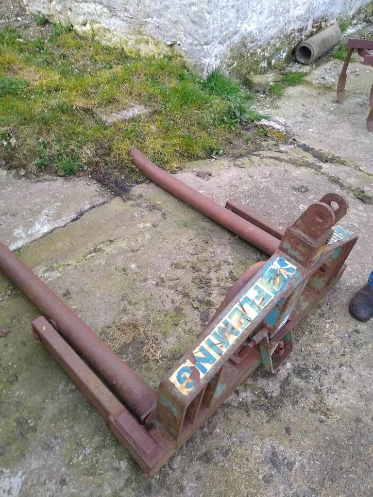 Fleming round bale lifter