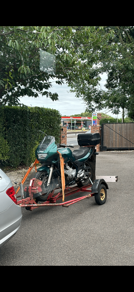 Single motorcycle trailer