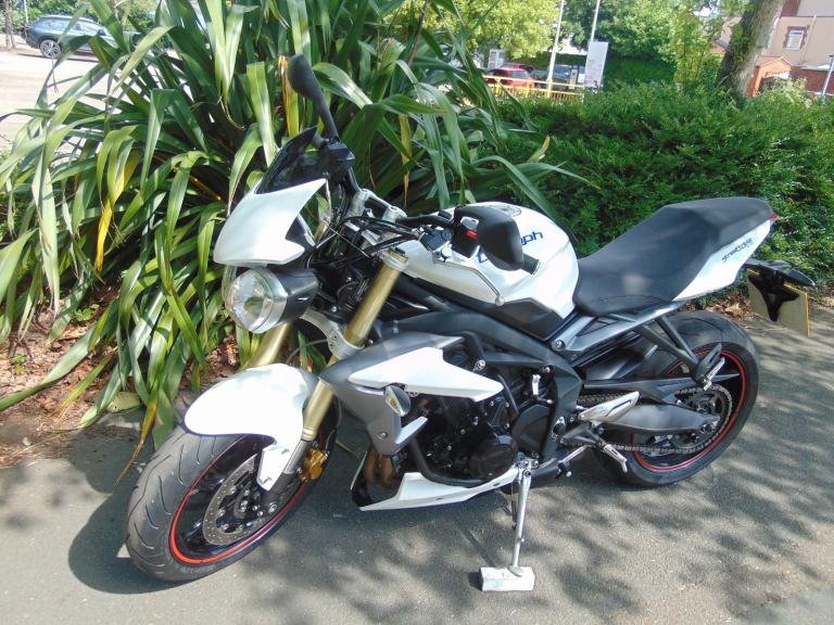 Triumph Street Triple 675 ABS 2014 Low 4269 dry miles exceptional unmarked new 