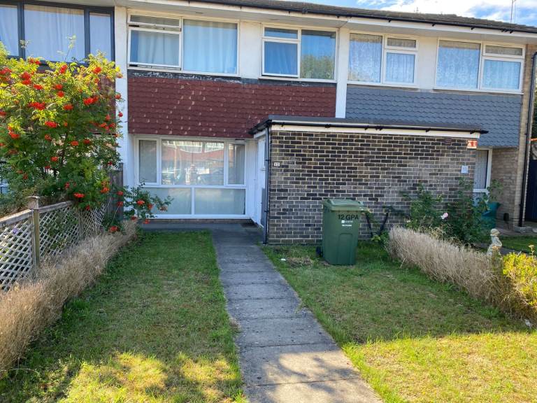  Single Room Available – Guildford