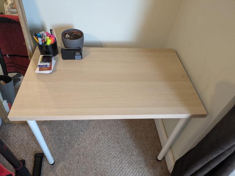 Light Wood Desk with White Legs – Good Condition
