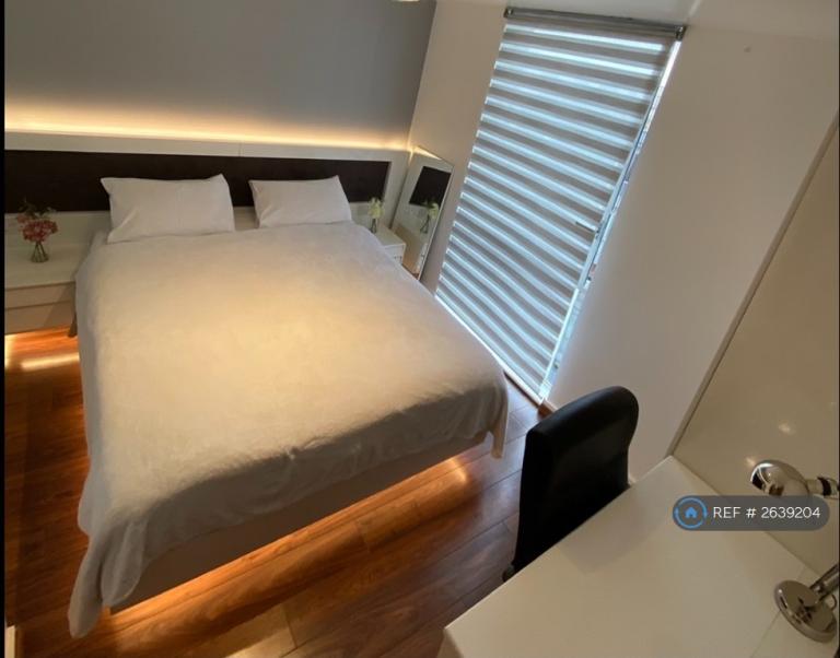 1 bedroom flat in Burgoyne House, Brentford, TW8 (1 bed) (#2639204)