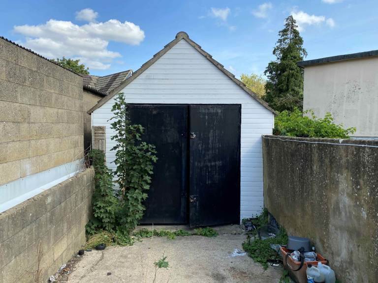 Garage / Workshop for rent