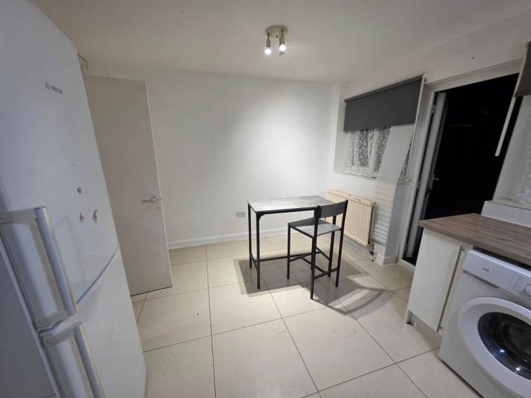 Bright & Spacious 3-Bedroom Family Home – Croydon (CR0 4BP)