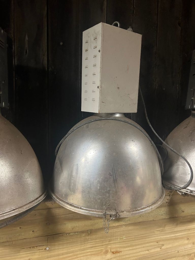 6 High Bay lights 400W with spare bulbs