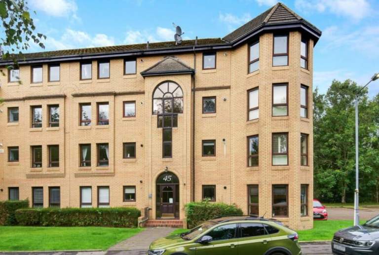 2 bedroom furnished flat in Bellshaugh Gardens, West End, Glasgow G12 (2 bed)