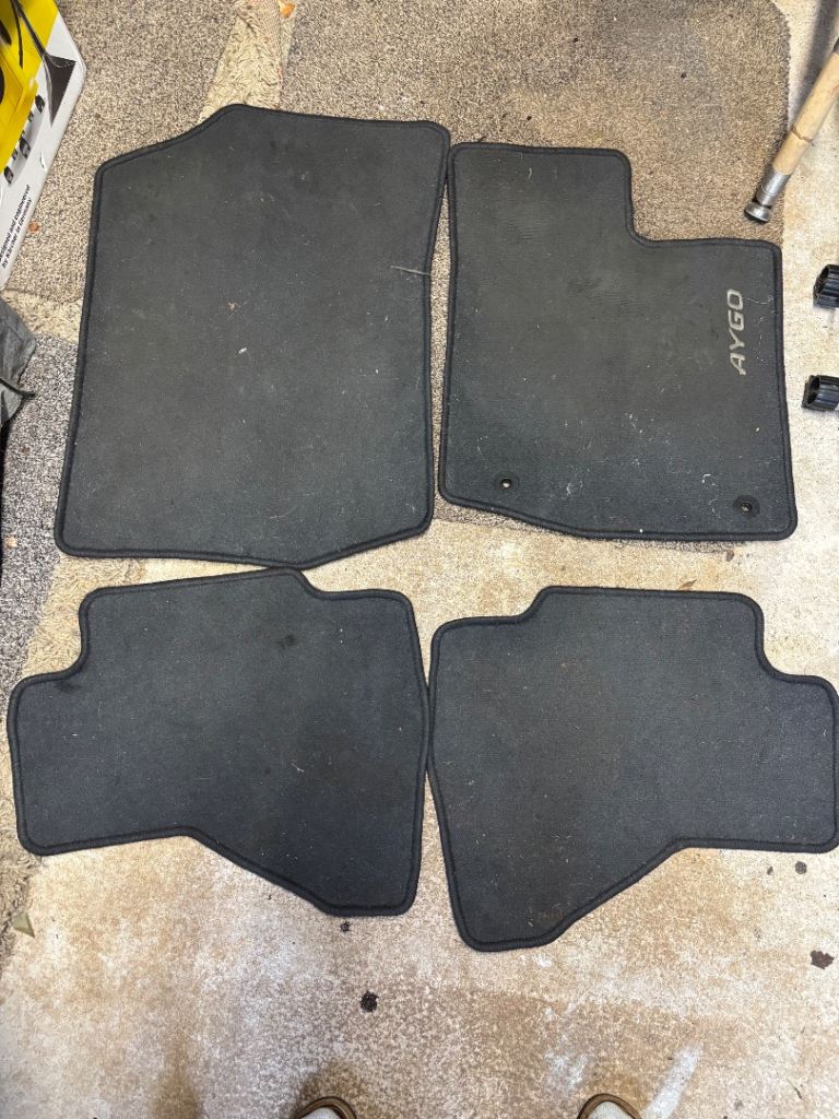 Toyota Aygo Genuine Tailored Car Floor Mats with Logo 2005-2014.