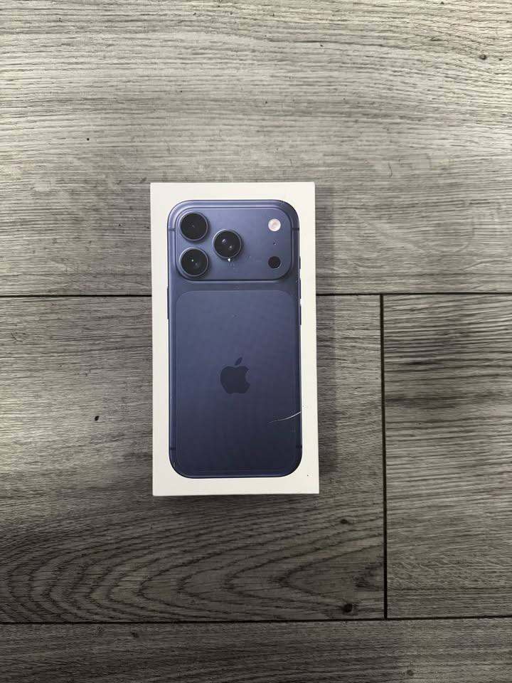 APPLE IPHONE 17 PRO 256GB DEEP BLUE UNLOCKED BRAND NEW SEALED APPLE WARRANTY AND RECEIPT