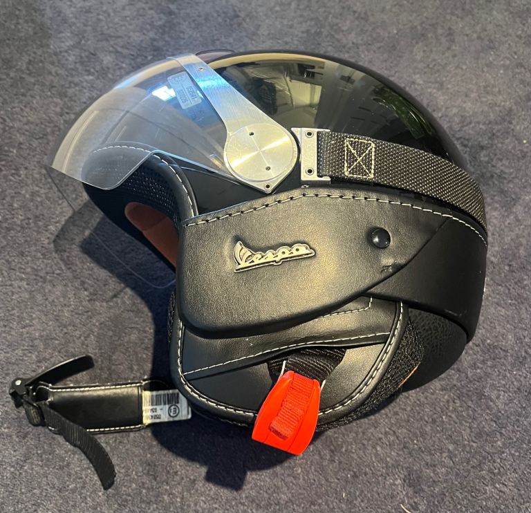 Genuine Vespa Granturismo Helmet – Medium 54–56 – Excellent Condition + bag
