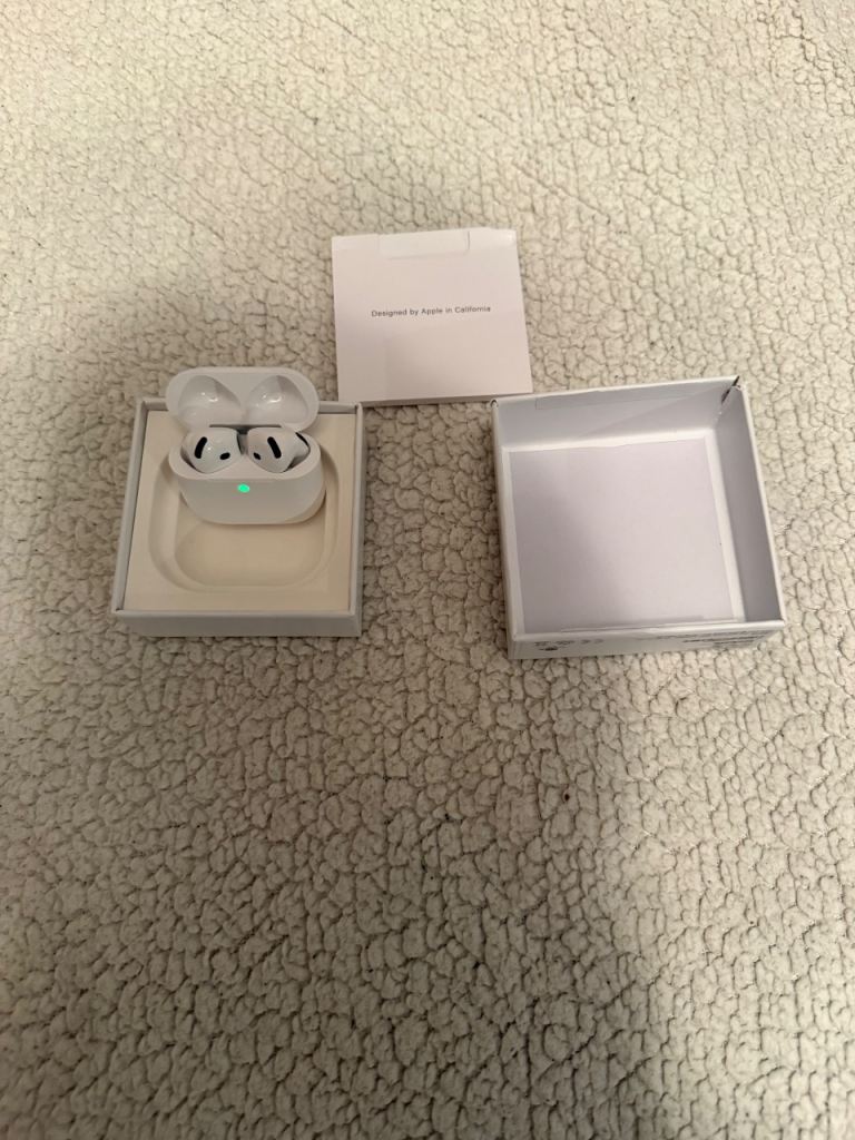 Apple AirPods 4th gen