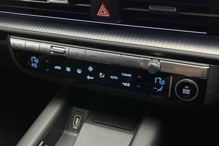 2024 Hyundai IONIQ 6 77.4kWh Premium Saloon 4dr Electric Auto (228 ps) Saloon Electric Automatic