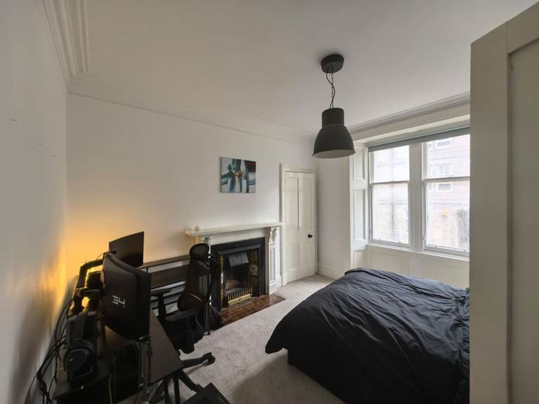 Large double room by Baxter Park