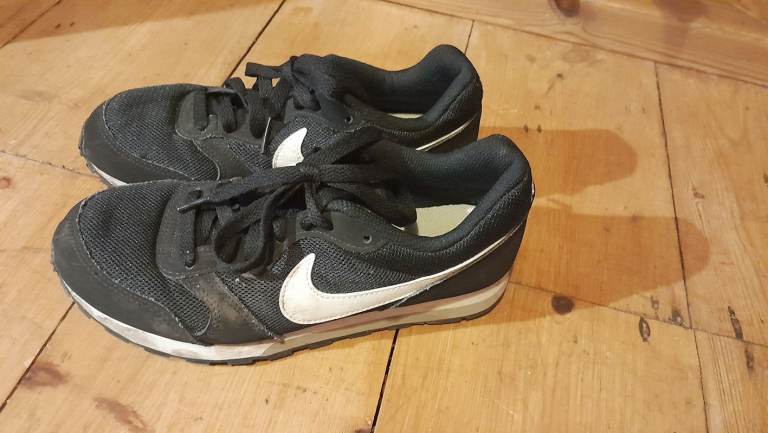 Nike trainers, size 4
