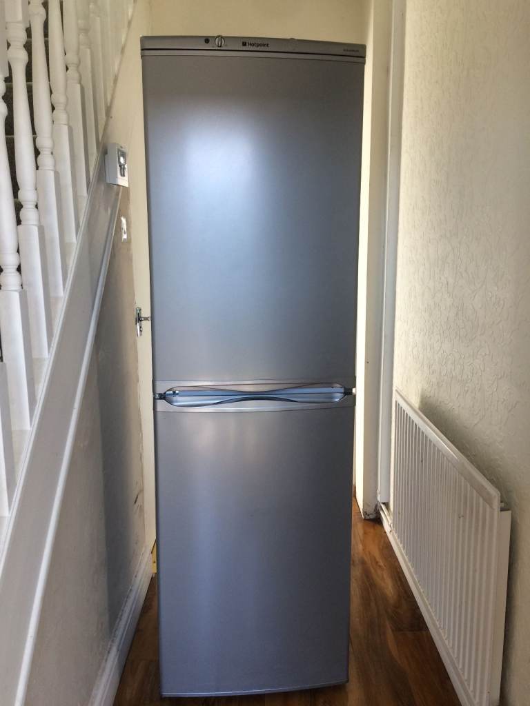 SLIMLINE SILVER FROST FREE HOTPOINT FRIDGE FREEZER IN GOOD WORKING CONDITION