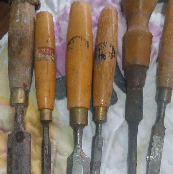 Set of 6 Used Wood Chisels – Fair Condition