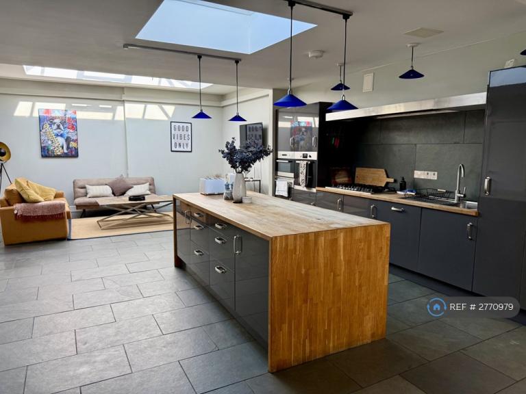 3 bedroom house in Bakehouse Lane, Cheltenham, GL50 (3 bed) (#2770979)