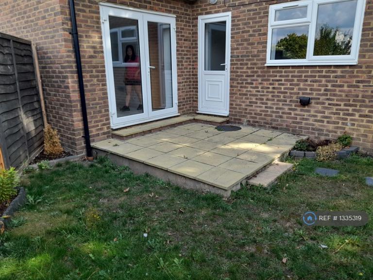 2 bedroom flat in Highland Road, Maidstone, ME15 (2 bed) (#1335319)