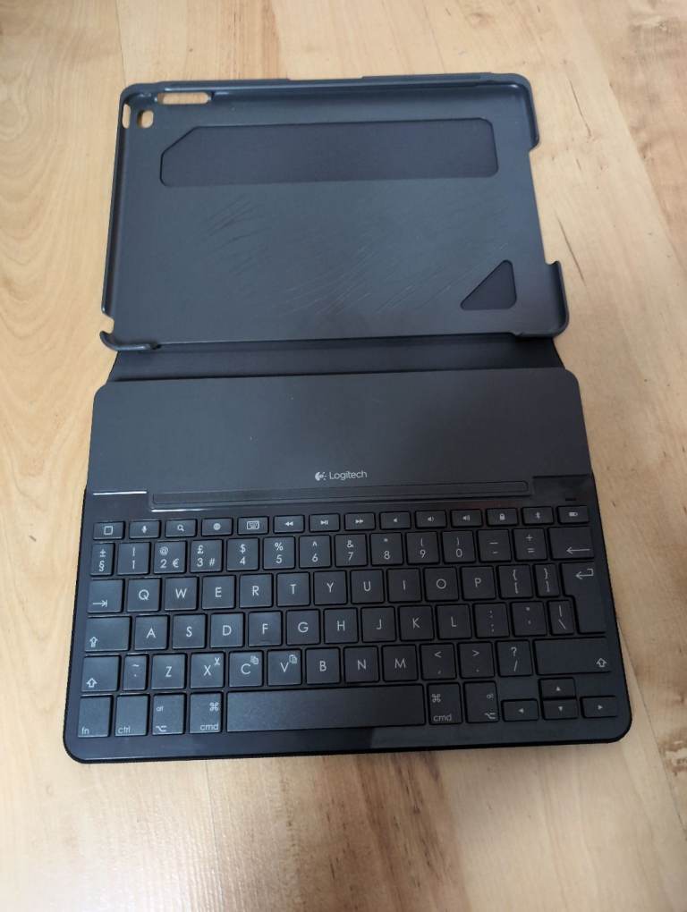 I pad case with keyboard 