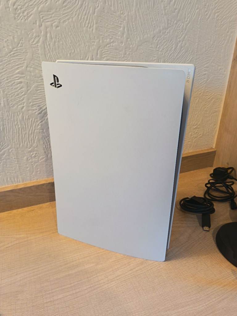 PS5 / PlayStation 5 825GB Disc Edition Console