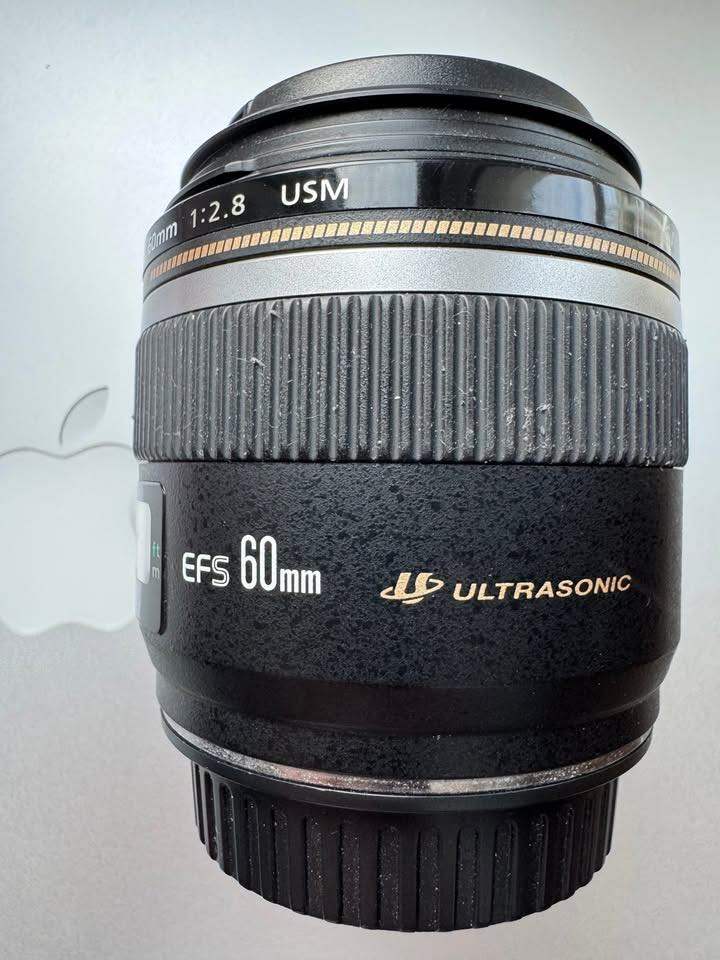 Canon EF-S 60mm f/2.8 USM Macro Lens – Sharp, Compact, Good Condition