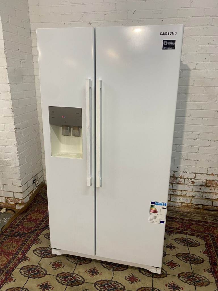 Beautiful Samsung Plumb In  White IceMaker Double Door Ameri