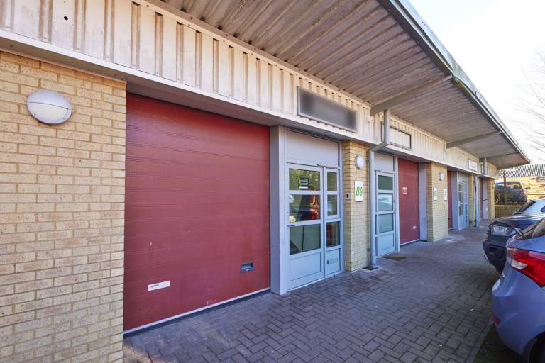 Bromsgrove - B60 3ET \ Modern Workshop Space in Basepoint Bromsgrove Enterprise Park