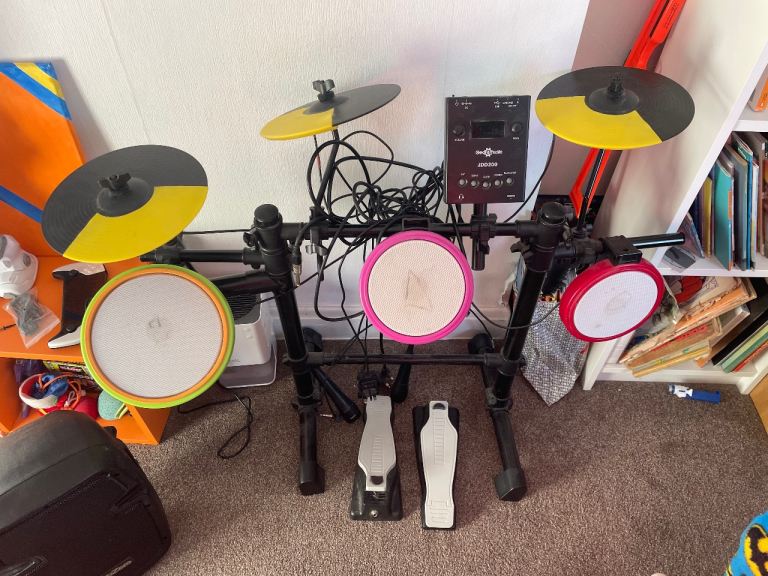 Gear4music Drum kit & subzero Amp